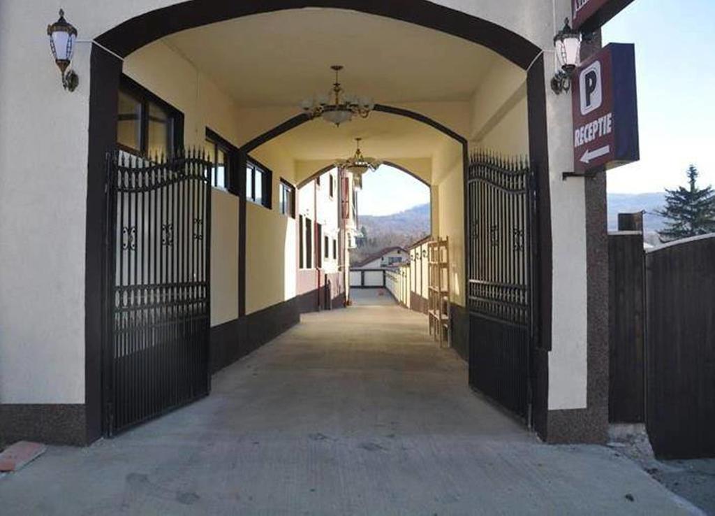 Pensiunea Brancoveneasca Campulung Dış mekan fotoğraf